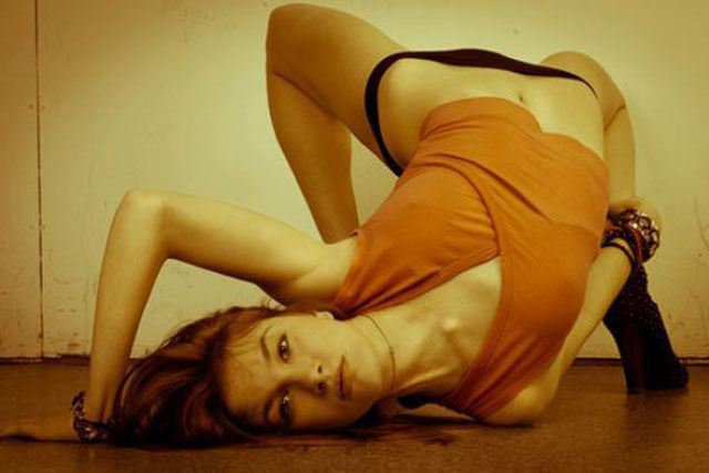 Models Posing in Really Uncomfortable Positions