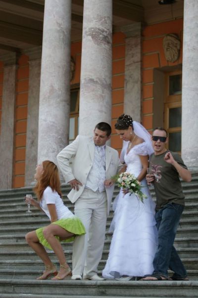 Drunk Bridesmaid Turns Cheeky in Wedding Photos