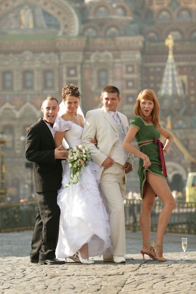 Drunk Bridesmaid Turns Cheeky in Wedding Photos