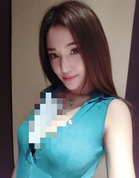 Chinese Fitness Model Puts Her Boobs to a Strength Test