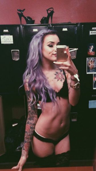 Sexy Girls Showing Off Stunning Tattoos
