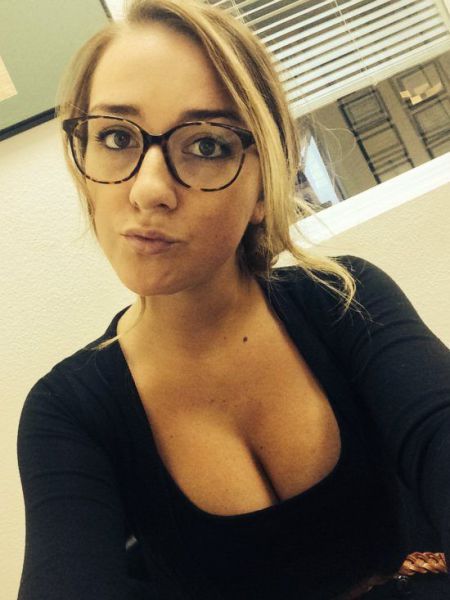 Hot Girls Who Look Cuter in Glasses