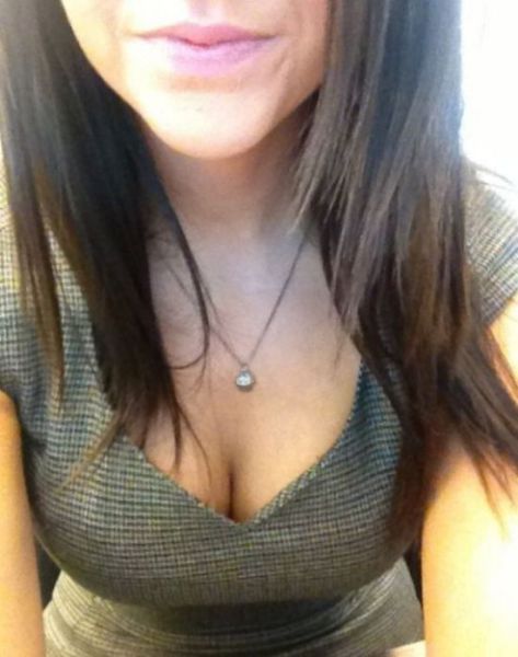 Chivettes bored at work (24 Photos) 