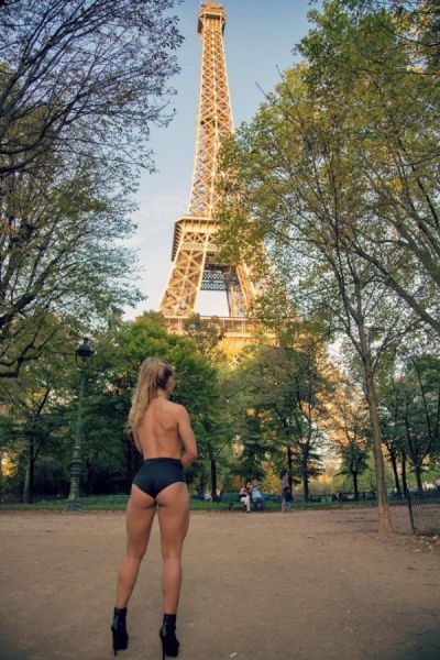 A Sexy Eiffel Tower Photoshoot of a Top “Miss Bum Bum” Contestant