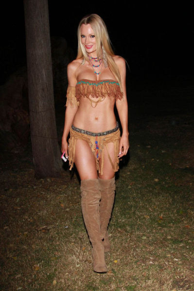 Sexy Girls Dressed in Hot Native American Outfits