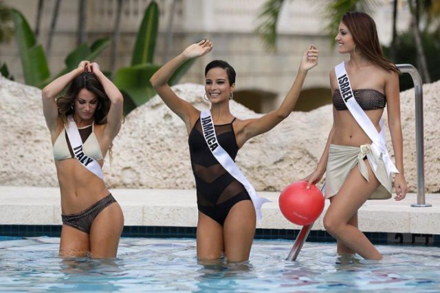 2015 Miss Universe Contestants in Bikinis