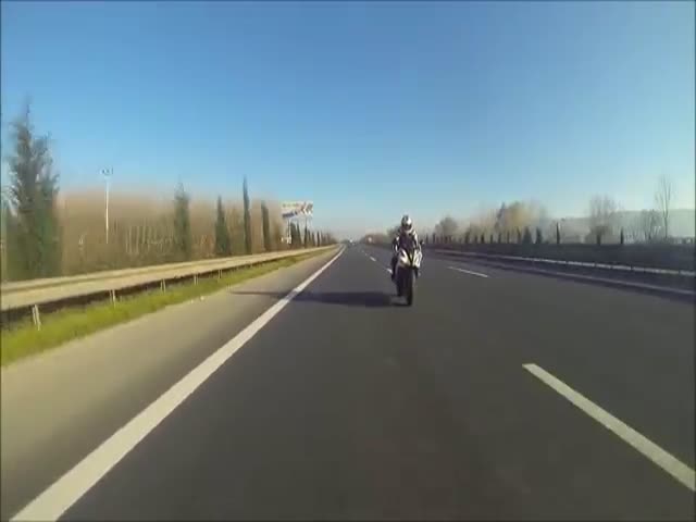 When a Biker Tailgates His Friend at High Speed...  (VIDEO)