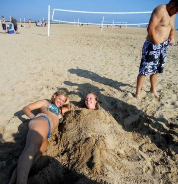 Weird Beachgoers That Will Totally Ruin Your Beach Day