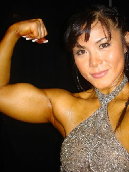 Can You Guess the Age of Japan’s Sweetest Female Bodybuilder?