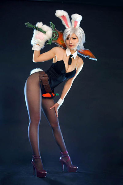 Hot Girls Who Make Cosplay Look Sexy