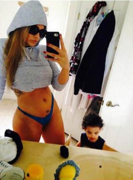 Moms Who Take Selfies Like These Just Don’t Get Parenthood at All