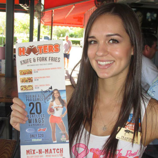 Hooters Have the Most Gorgeous Staff of Anywhere Ever