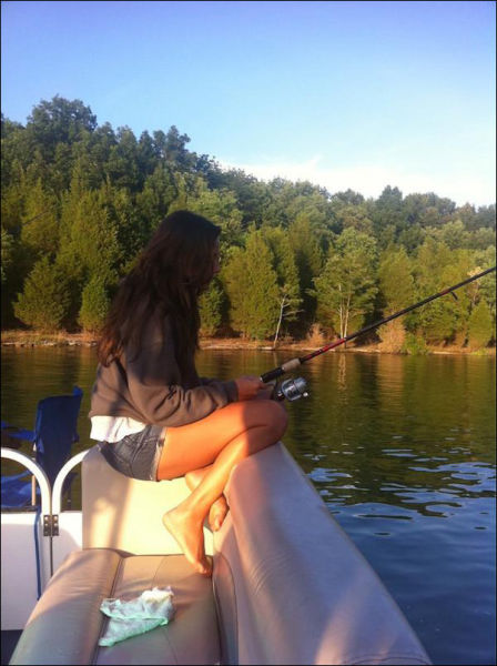 Girls Who Look This Good Fishing Are Definitely Marriage Material