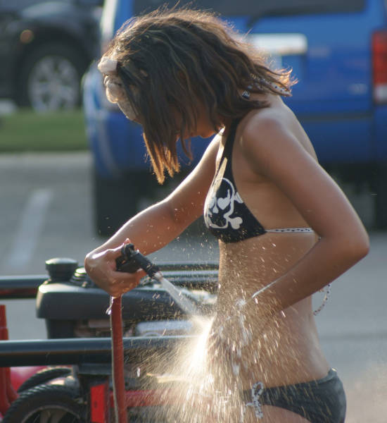 Sexy Girls Getting Wet ‘n Wild at the Car Wash