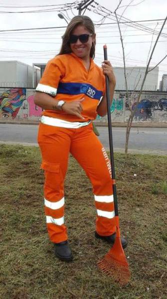 This Brazilian Street Cleaner Is a Model in Disguise