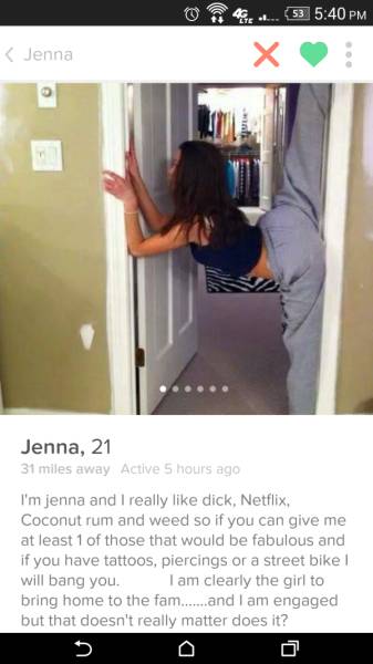 Girls Take Sexual Innuendos to a New Level on Tinder