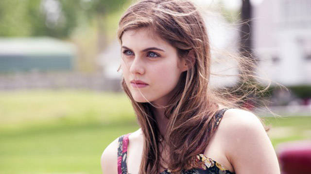 Alexandra Daddario’s Eyes are So Captivating That You Probably Won’t Even Look at Her Breasts