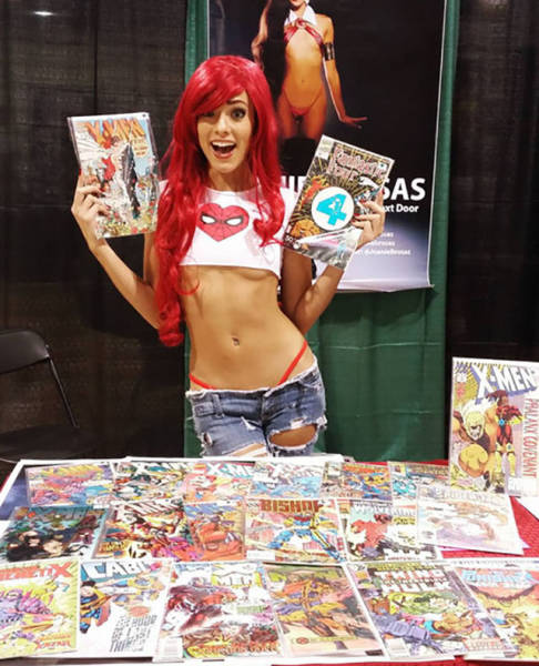 This Girl Is Definitely the Hottest New Cosplayer on the Scene at the Moment
