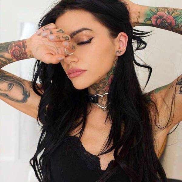 Sexy Girls Who Like Ink