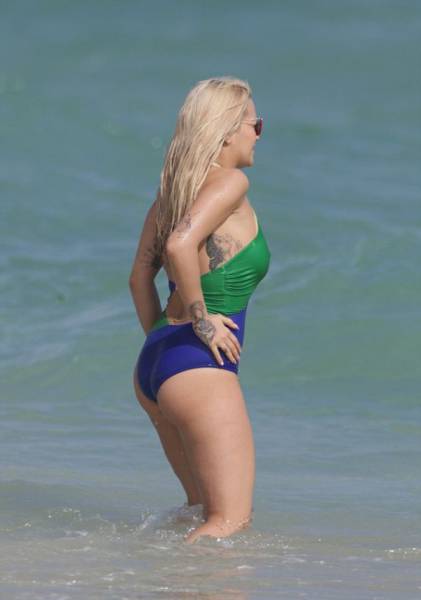 Rita Ora Shows Off Her Sexy Body In A Low Cut Swimsuit On The Miami Beach