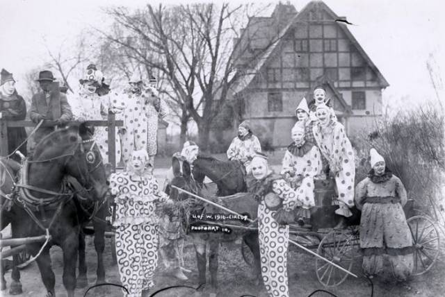 These Old Creepy Circus Photos Are No Laughing Matter