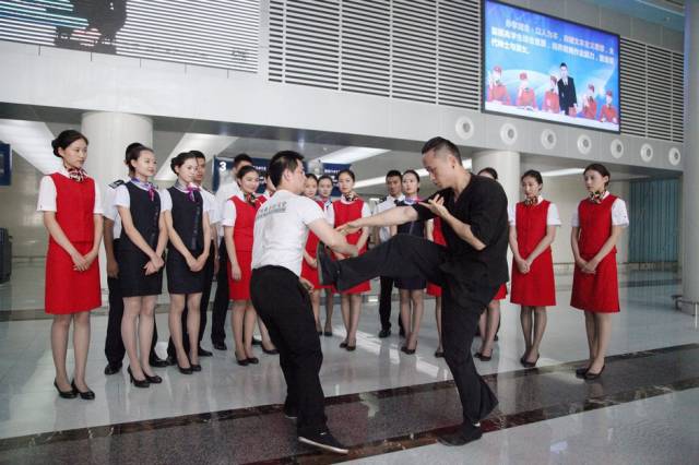 Becoming a Chinese Flight Attendant Is Quite Competitive