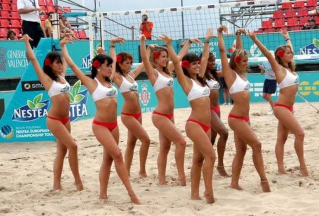 Beach Volley Cheerleaders Are Delicious To Look At
