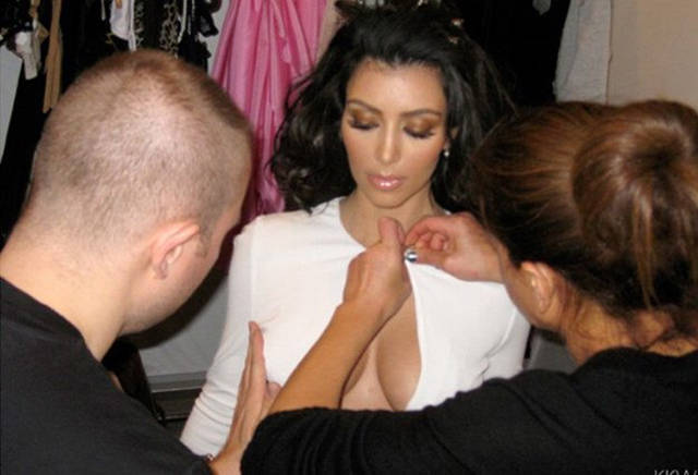 This Is Why Kim Kardashian’s Boobs Always Look Perfect