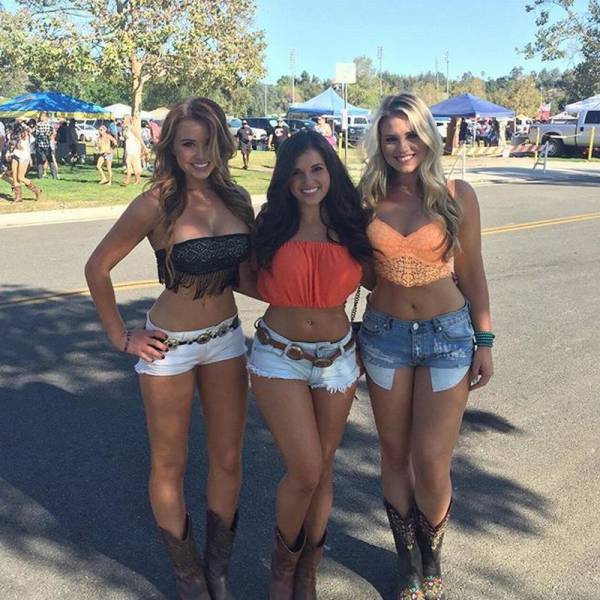 Succulent Girls In Tight Short Shorts Is Something You Gotta See