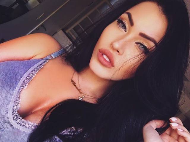 25 Hottest Girls Of Instagram That Will Thrill Your Imagination