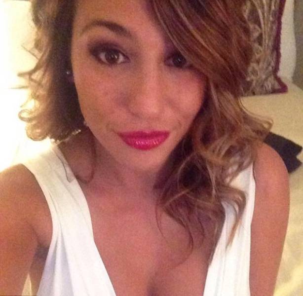 Girl Loses A High-Paying Job Offer After Bosses Found Her Lesbian Selfie Online