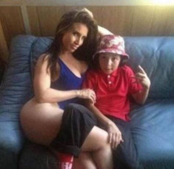 Mom Selfie Fails That Deserve "The Worst Mother Of The Year" Award