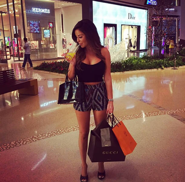 Hot Women Do Grocery Shopping Too