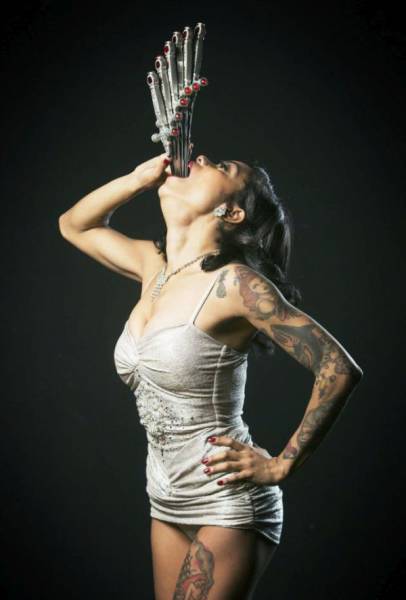 A Former Mormon Girl Picked Up A Cool But Dangerous Skill – Sword Swallowing