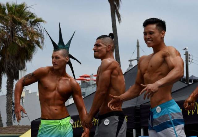 Bikini Girls At The Memorial Day Muscle Beach Contest