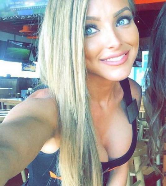 Delicious Hooters Babes