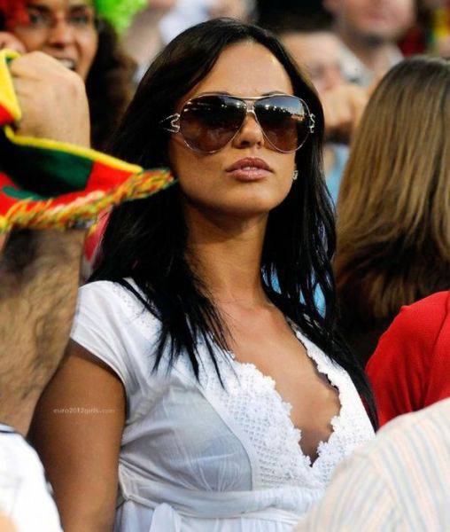 Hot Football Female Fans Are Always A Feast For The Eyes