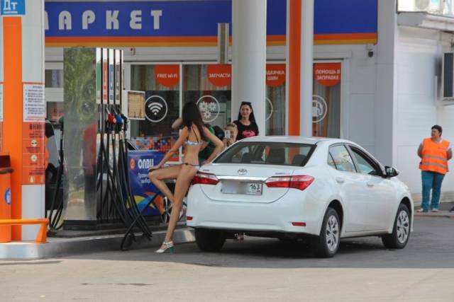 In Russia Girls In Bikinis Get Gas For Free