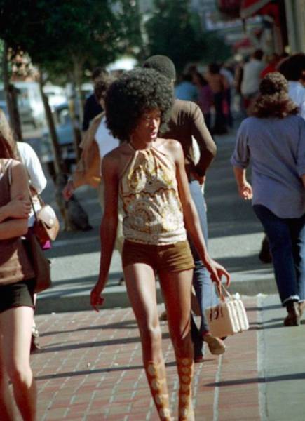 Hot Women From 70s Sure Had Some Style