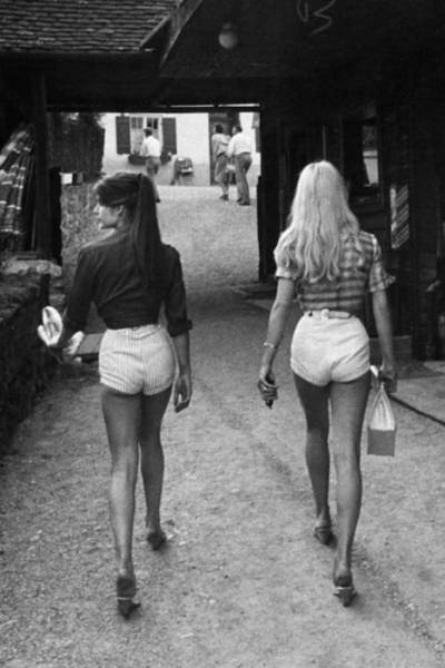Hot Women From 70s Sure Had Some Style