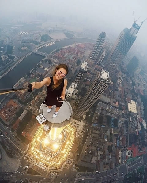 Rooftopper Girl Risks Her Life To Take Impressive Shots
