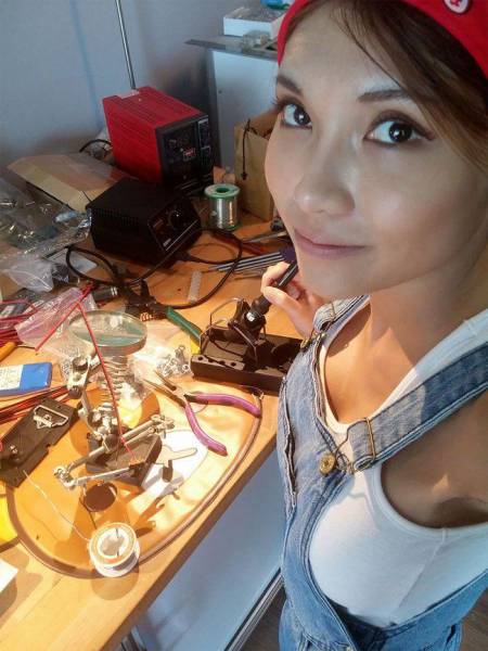 SexyCyborg Is A Tech Savvy Stunner From China