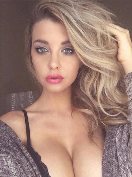 Jaw-Dropping Girls With Beautiful Breasts