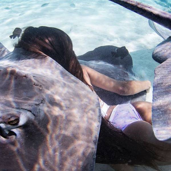 A Beautiful Underwater Photo Session Of A Sexy “Stingray Queen”