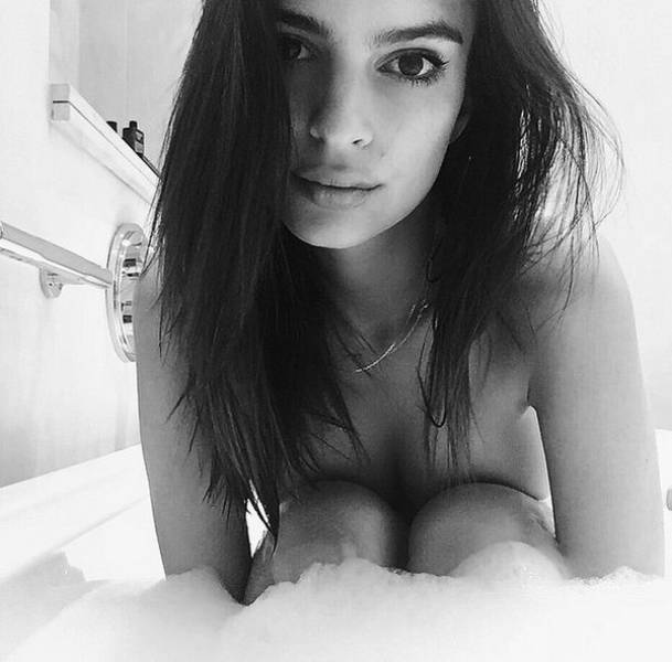 Emily Ratajkowski Can Be Considered As The Hottest Woman On Earth Hands Down