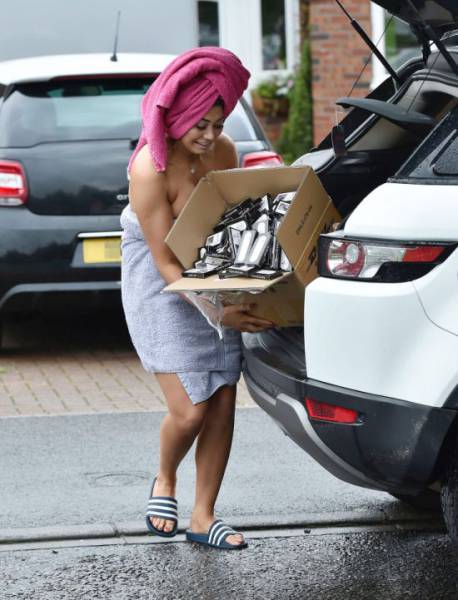 "Geordie Shore” Star Chloe Ferry Almost Flashed Her Naked Body