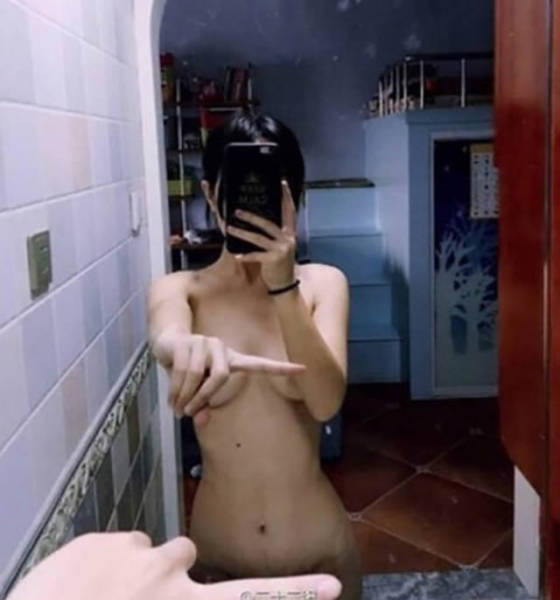 1 Finger Selfie Challenge Is A New Sexy Internet Trend