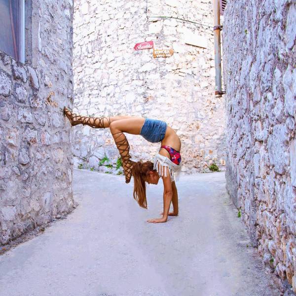 Swedish Pilot Is Winning Over The Internet With Her Hot Yoga Snaps