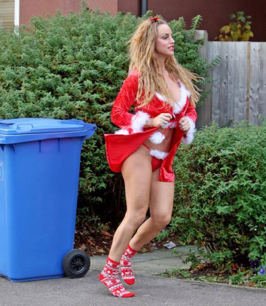 Reality TV Starlet Danielle Mason Flashed Her Ass While Taking Out The Trash