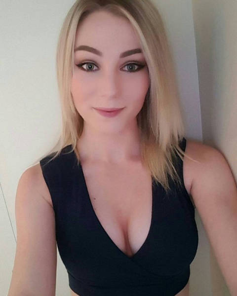 Here’s Twitch’s Hottest Female Streamer